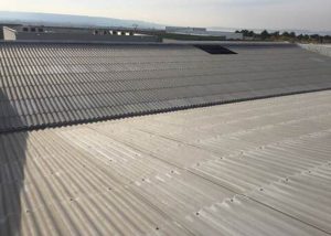 Rénovation d’une toiture en tôles ondulées par LGC Métal